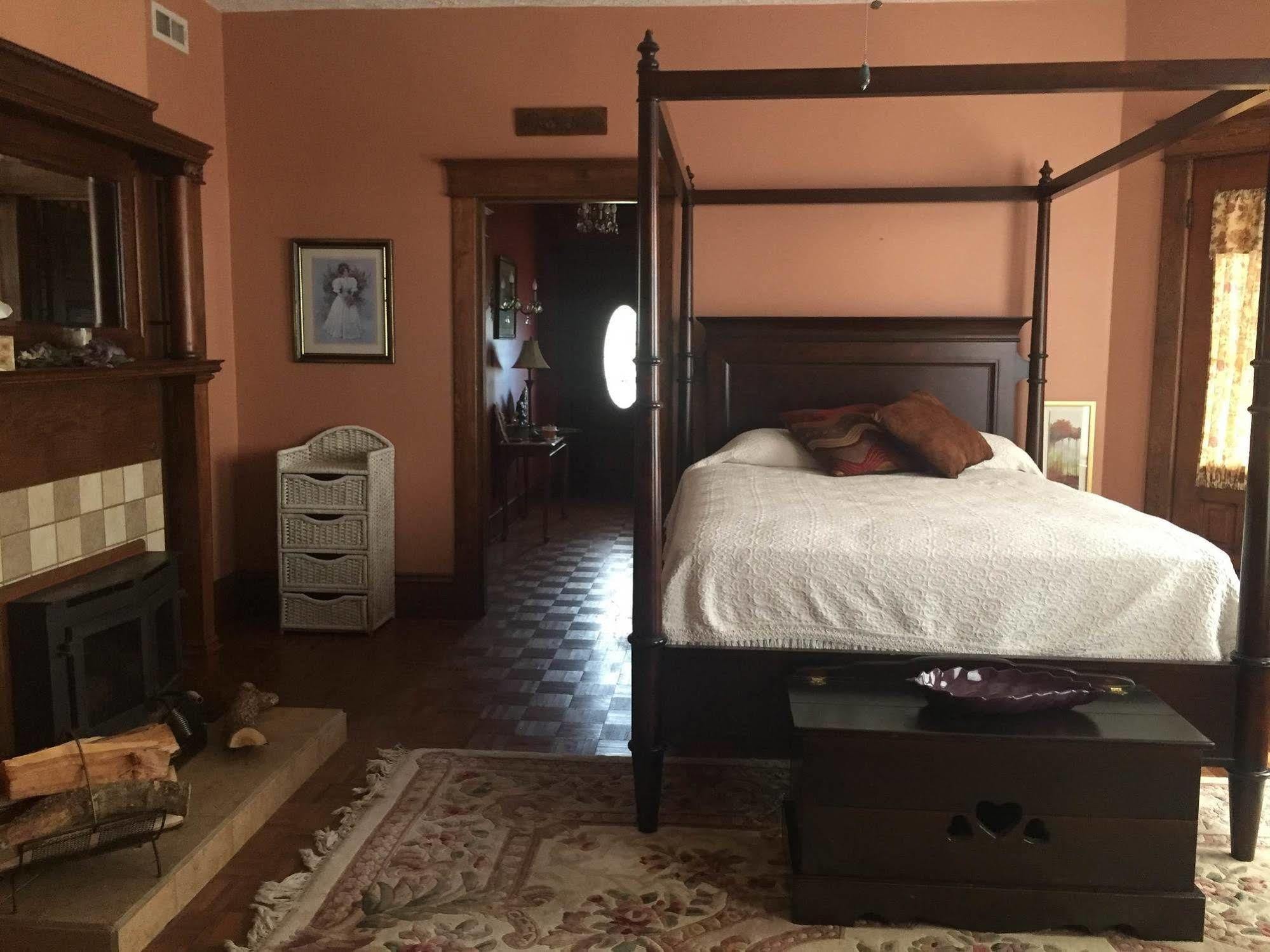 The Old Coe House Hotel Burkesville Esterno foto